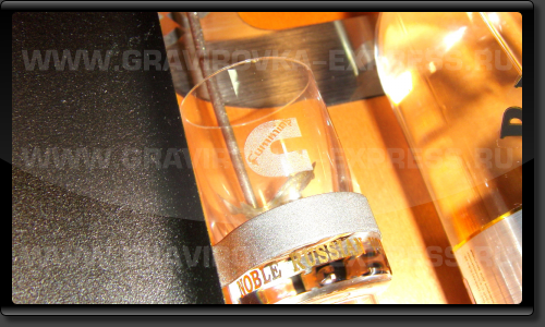 Лазерная гравировка стеклянных стаканов из винного набора